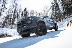 https://serenity-foxfactory.asset.akeneo.cloud/fox_asset_family/media/Toyota_Tacoma_2026_leveling_05.jpg