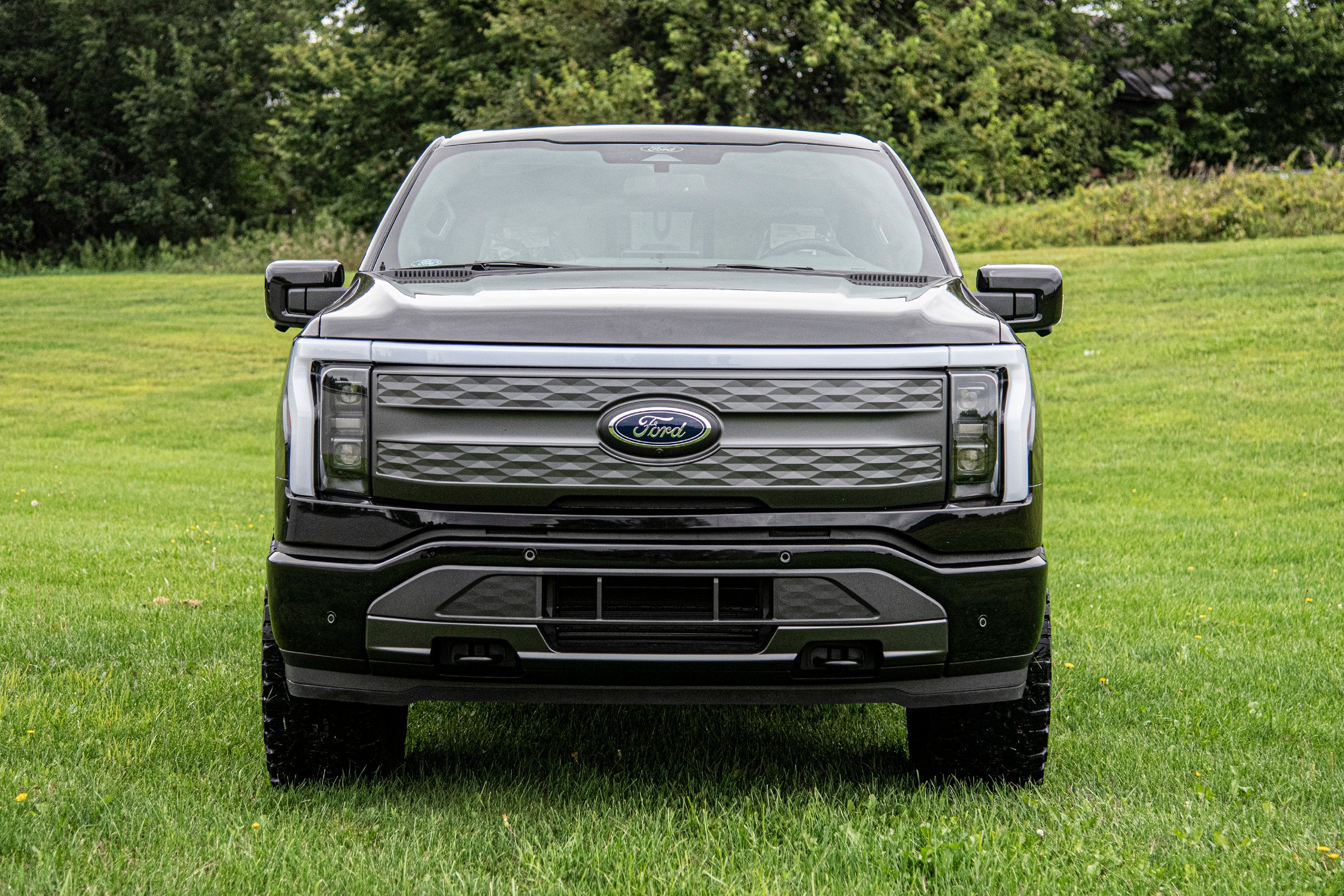https://serenity-foxfactory.asset.akeneo.cloud/fox_asset_family/media/Ford_F150_Lightning_2022_Z3in_03.jpg