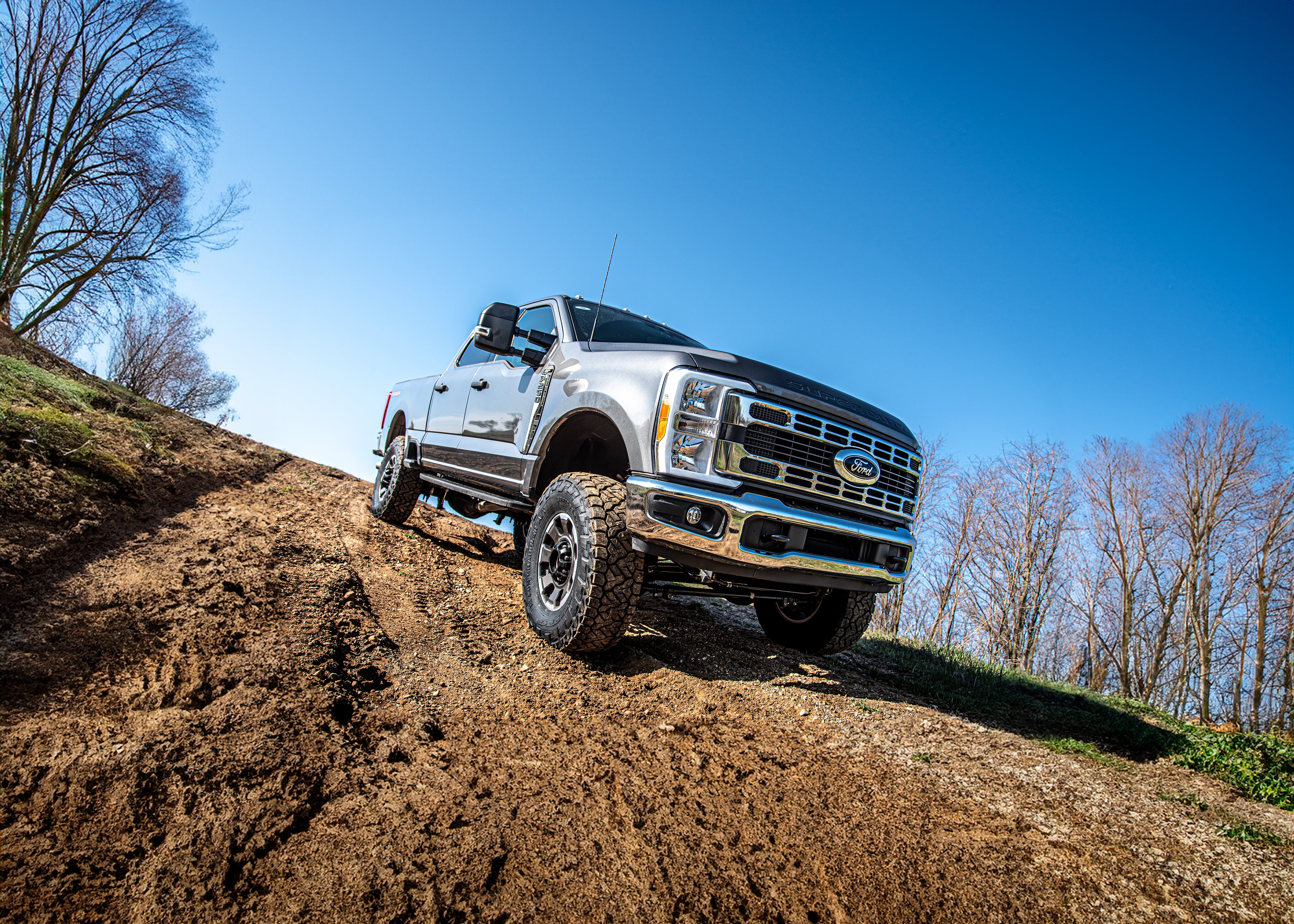 https://serenity-foxfactory.asset.akeneo.cloud/fox_asset_family/media/Ford_F250TREMOR_2023_Z5_01.jpg