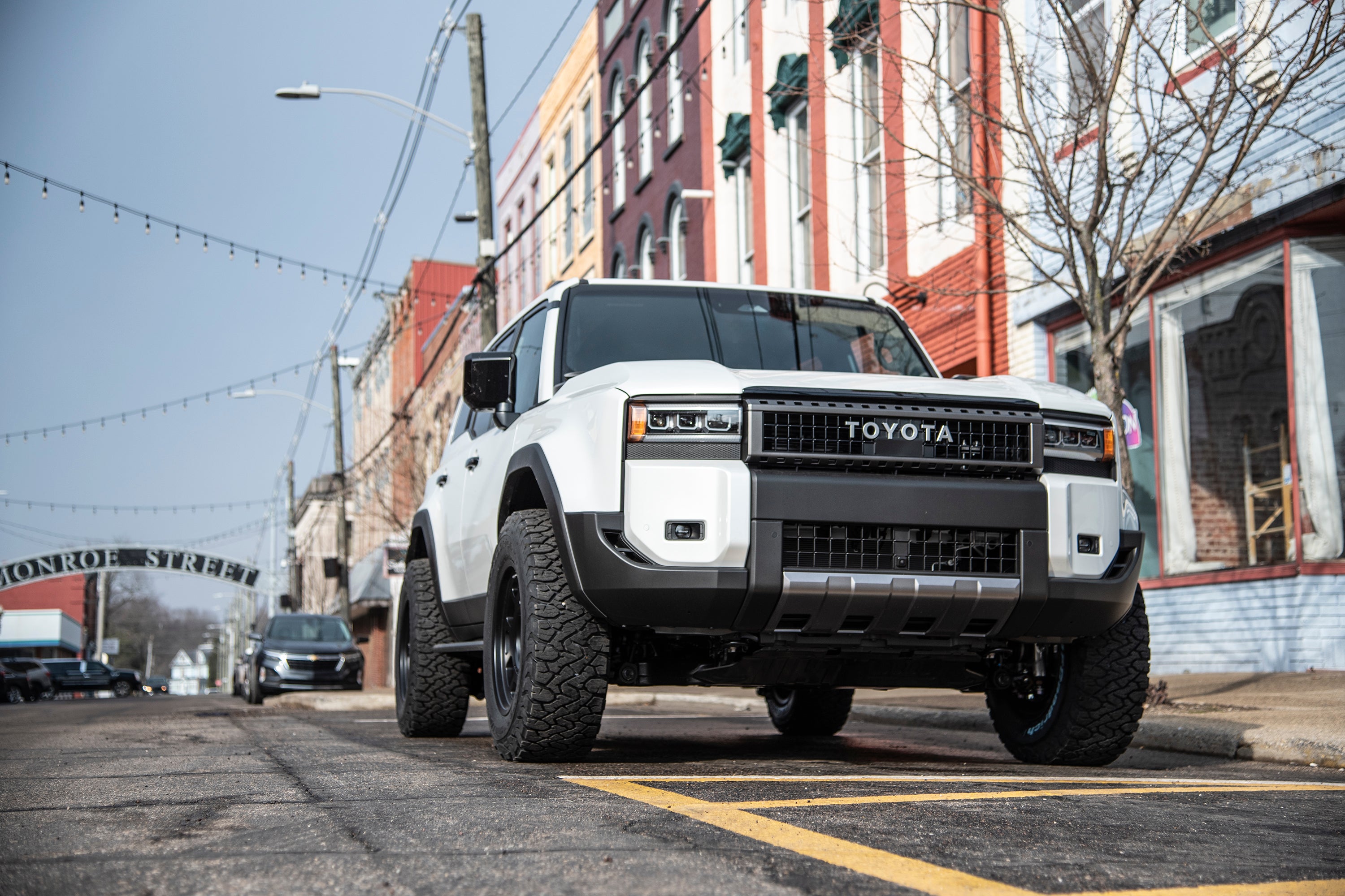 https://serenity-foxfactory.asset.akeneo.cloud/fox_asset_family/media/Toyota_Land_Cruiser_2024_Z1_5_leveling_06.jpg