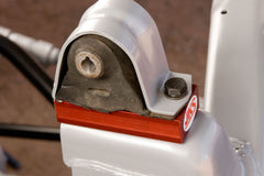 https://serenity-foxfactory.asset.akeneo.cloud/fox_asset_family/media/jks_8100_jeep_motor_mount_lift_installed.