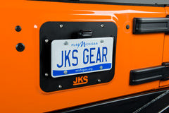 https://serenity-foxfactory.asset.akeneo.cloud/fox_asset_family/media/jks_8200_8210_jeep_license_plate_mount_rotation_1.jpg