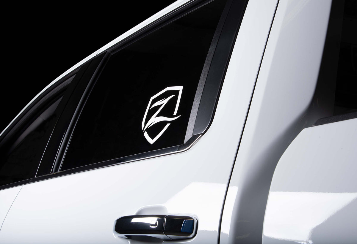 https://serenity-foxfactory.asset.akeneo.cloud/fox_asset_family/media/zone_u9107_white_decal_sticker_1.jpg
