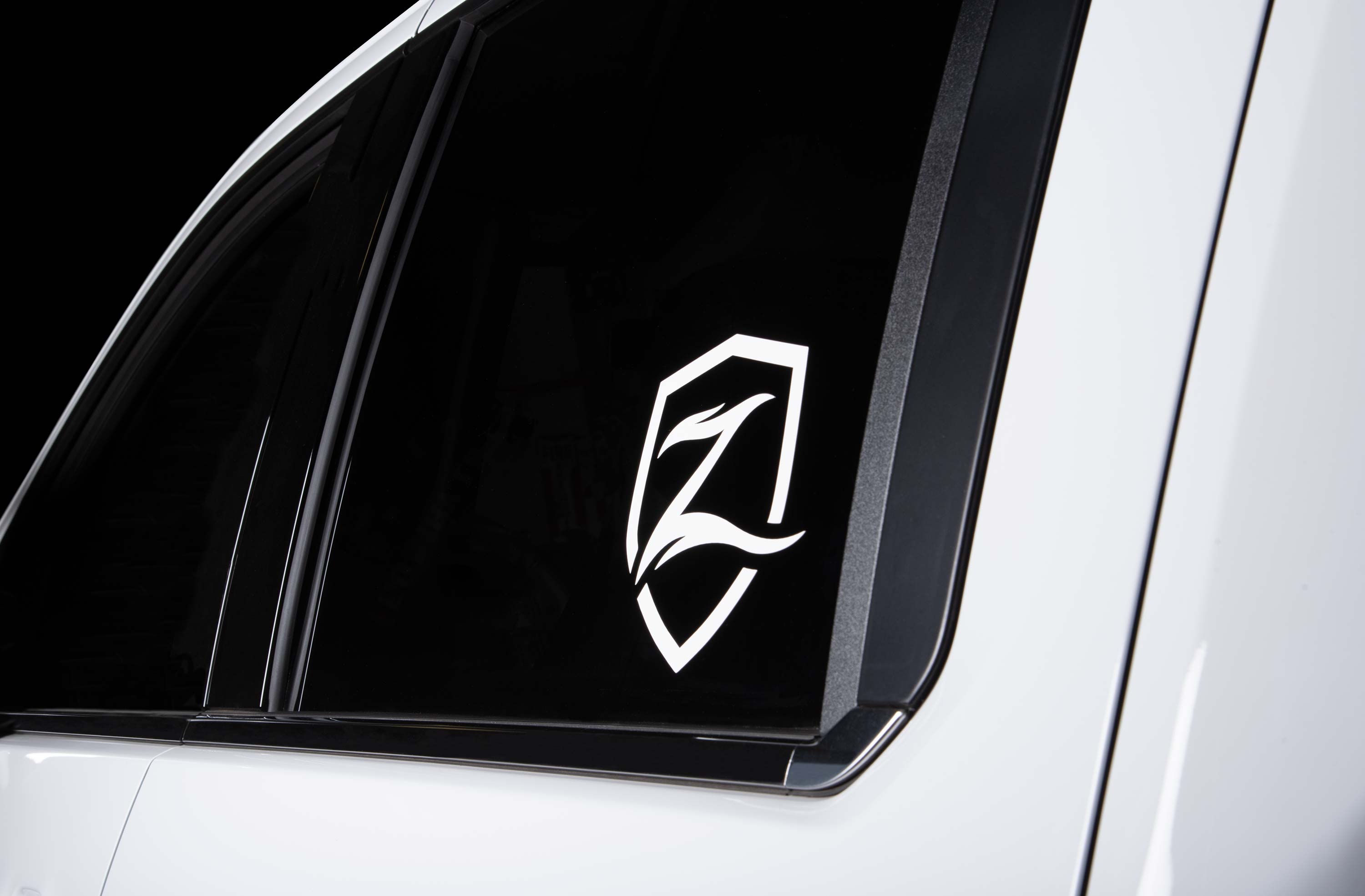 https://serenity-foxfactory.asset.akeneo.cloud/fox_asset_family/media/zone_u9107_white_decal_sticker_2.jpg